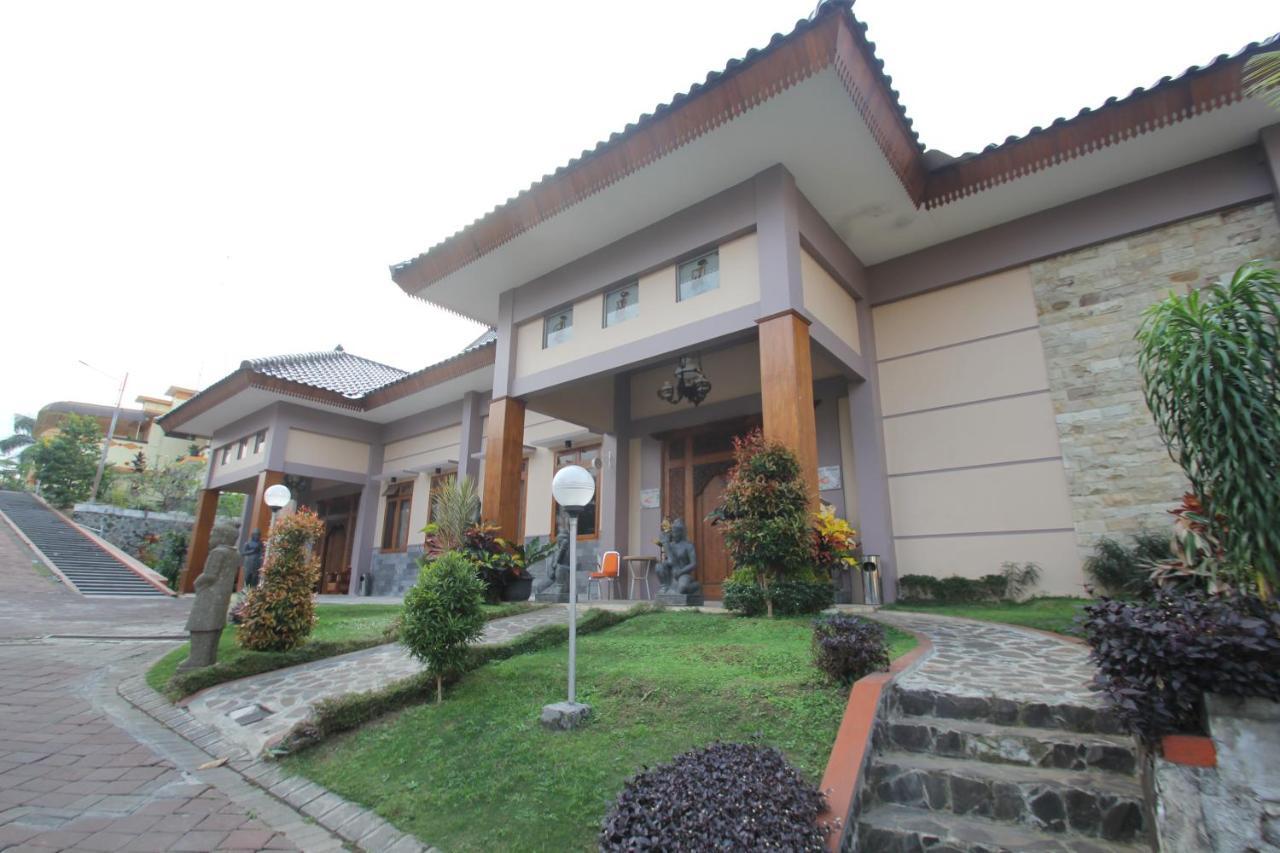 Ciptaningati Hotel Batu  Dış mekan fotoğraf